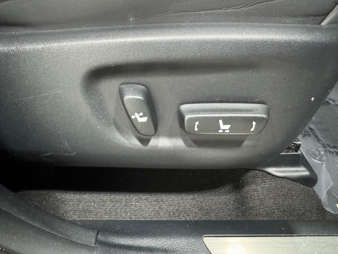 Lexus NX Vehicle Full-screen Gallery Image 20