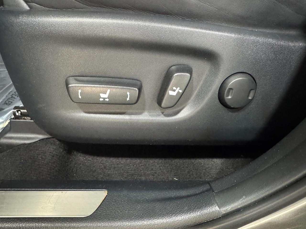 Lexus NX Vehicle Full-screen Gallery Image 28