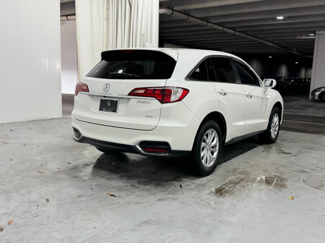 Acura RDX Vehicle Full-screen Gallery Image 4