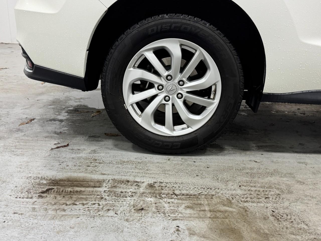 Acura RDX Vehicle Full-screen Gallery Image 5