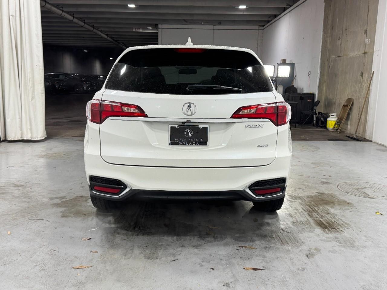 Acura RDX Vehicle Full-screen Gallery Image 9