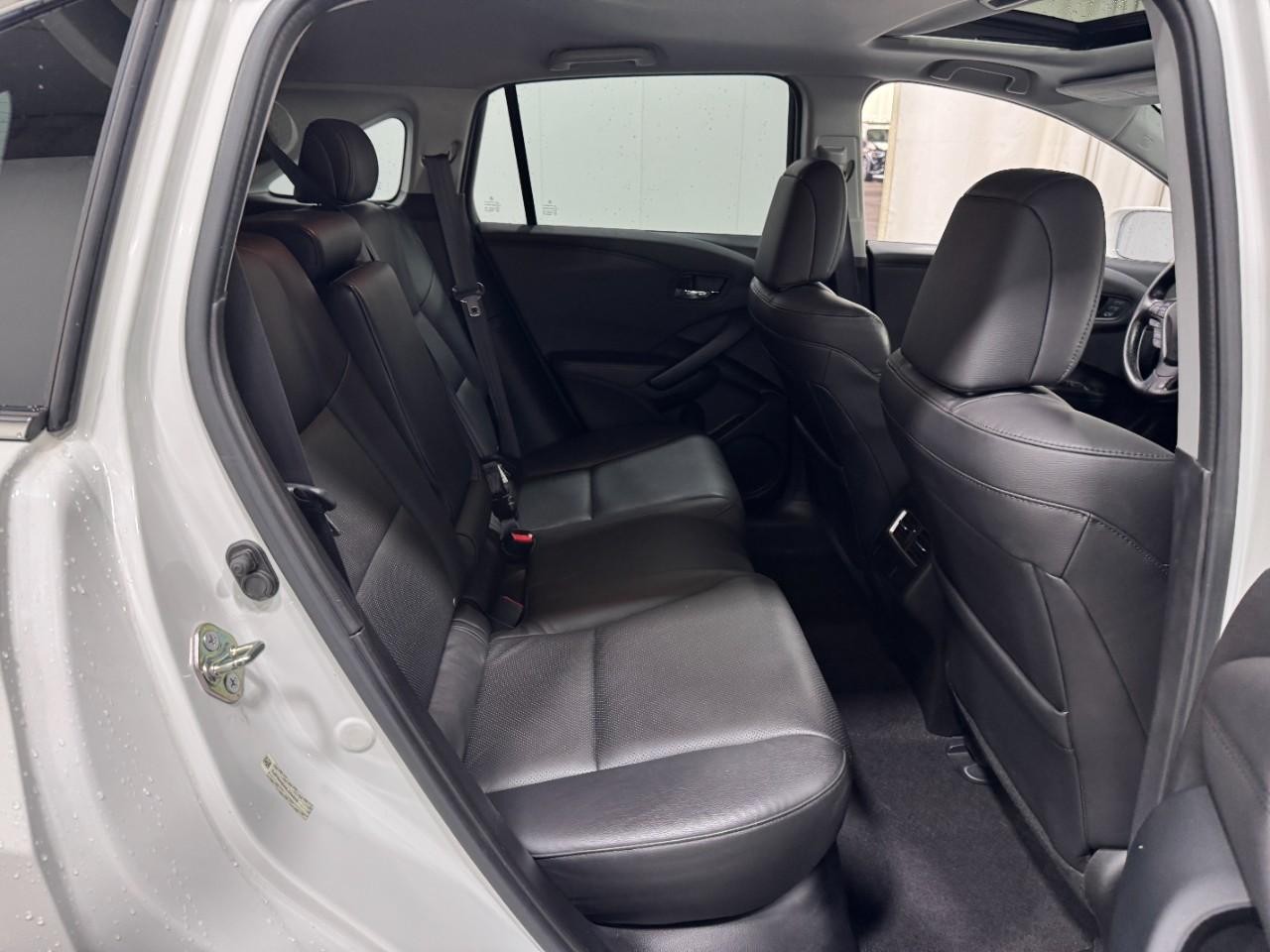 Acura RDX Vehicle Full-screen Gallery Image 10