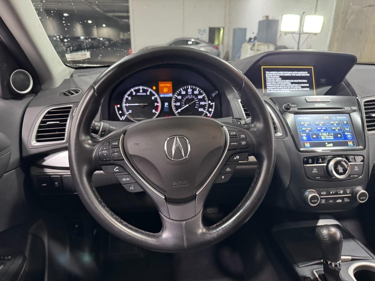Acura RDX Vehicle Full-screen Gallery Image 13