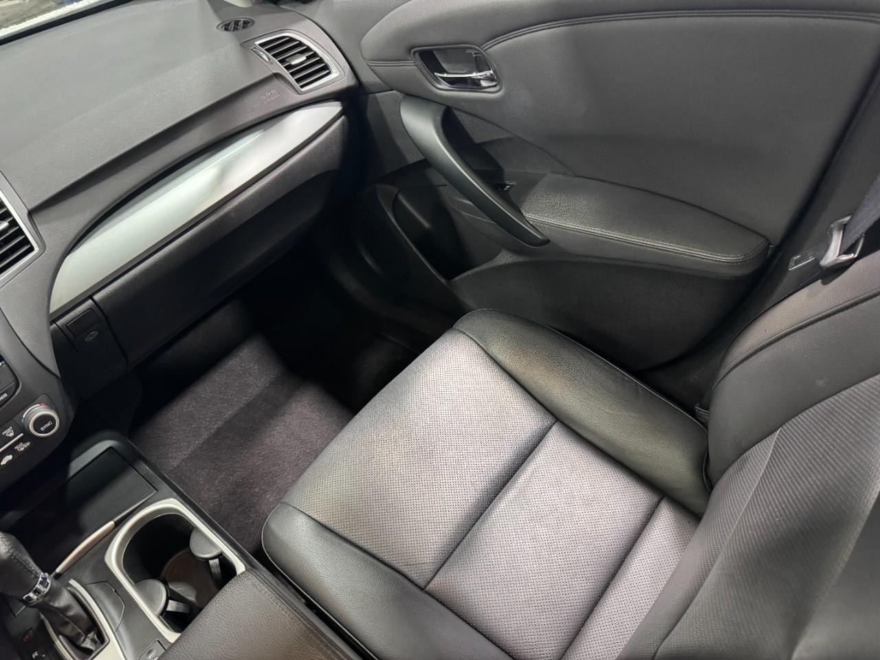 Acura RDX Vehicle Full-screen Gallery Image 17