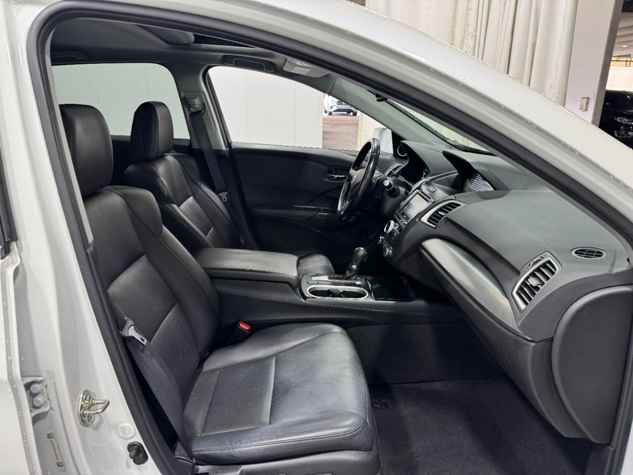 Acura RDX Vehicle Full-screen Gallery Image 18