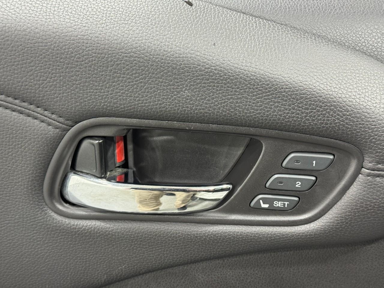 Acura RDX Vehicle Full-screen Gallery Image 23