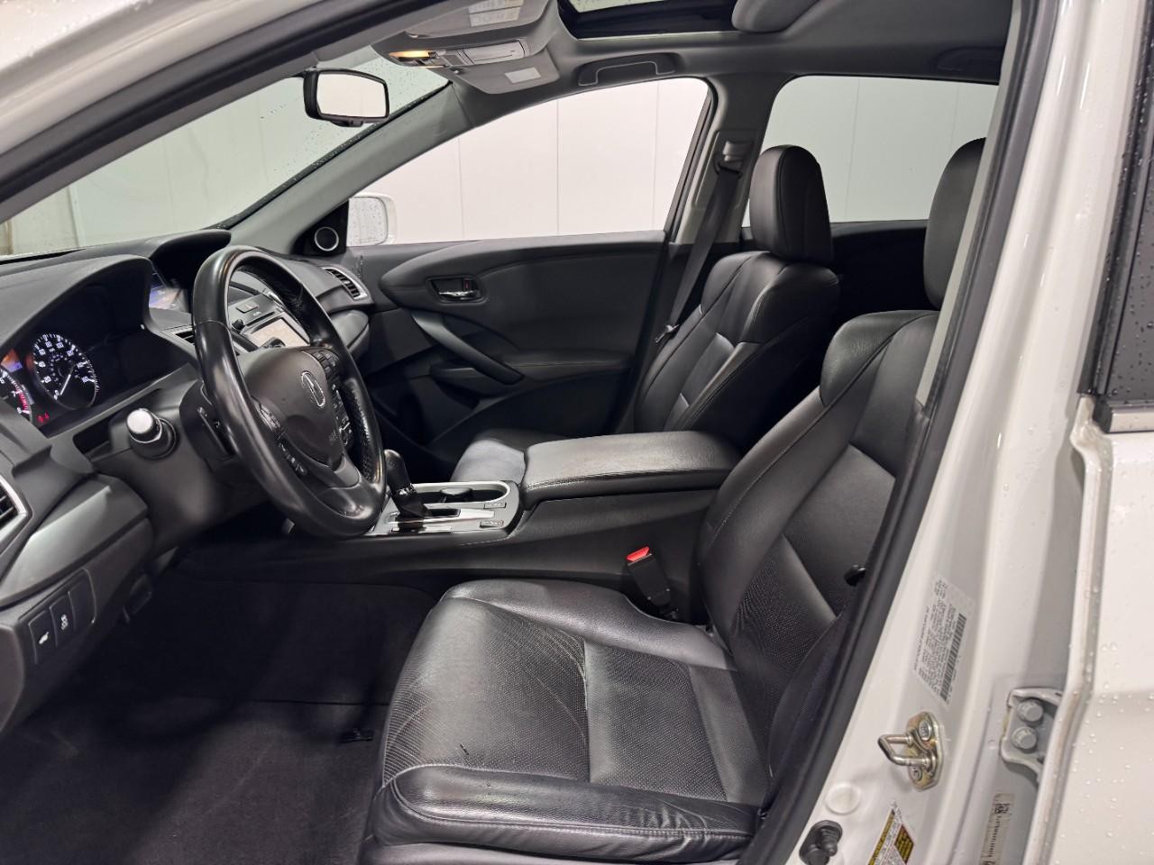 Acura RDX Vehicle Full-screen Gallery Image 25