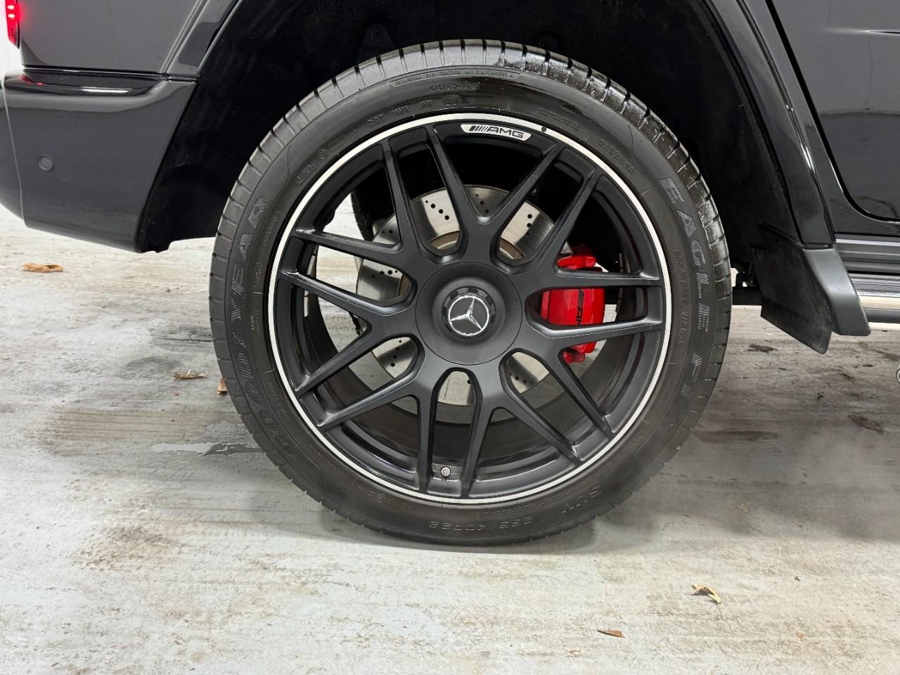 Mercedes-Benz G-Class Vehicle Full-screen Gallery Image 5