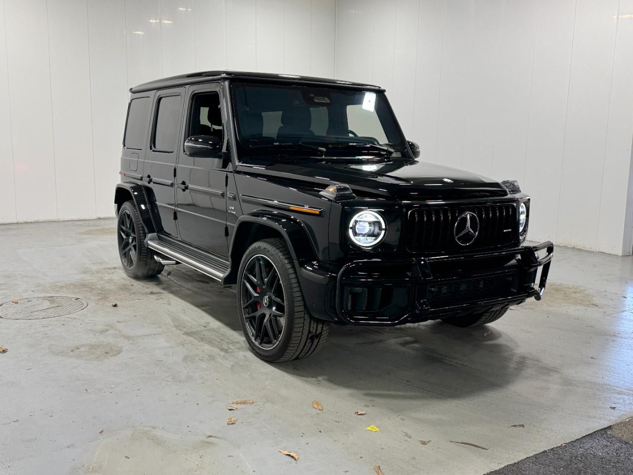 Mercedes-Benz G-Class Vehicle Full-screen Gallery Image 6