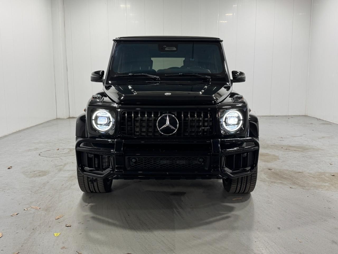 Mercedes-Benz G-Class Vehicle Full-screen Gallery Image 7