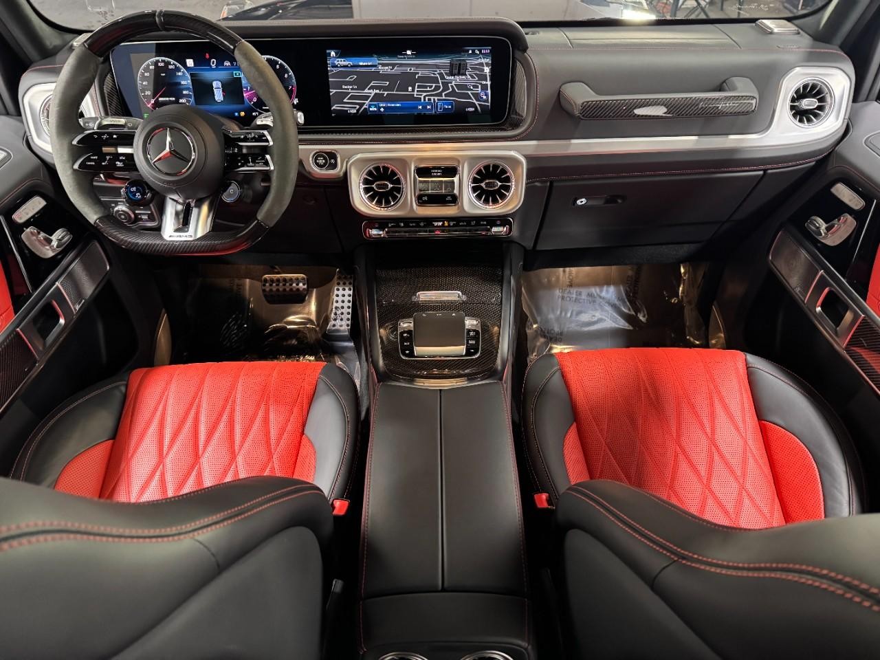 Mercedes-Benz G-Class Vehicle Full-screen Gallery Image 13