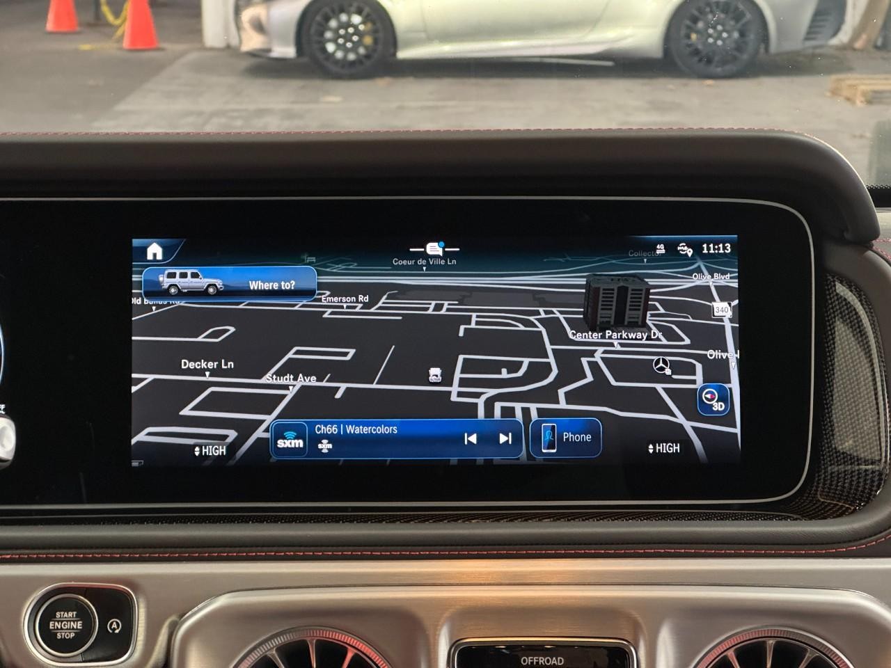 Mercedes-Benz G-Class Vehicle Full-screen Gallery Image 15