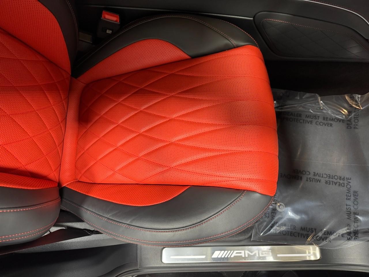 Mercedes-Benz G-Class Vehicle Full-screen Gallery Image 20