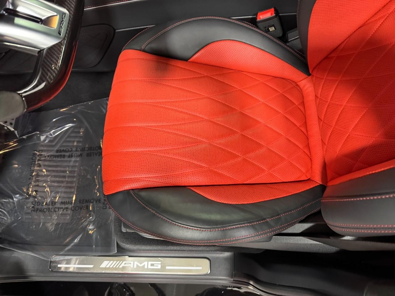 Mercedes-Benz G-Class Vehicle Full-screen Gallery Image 27