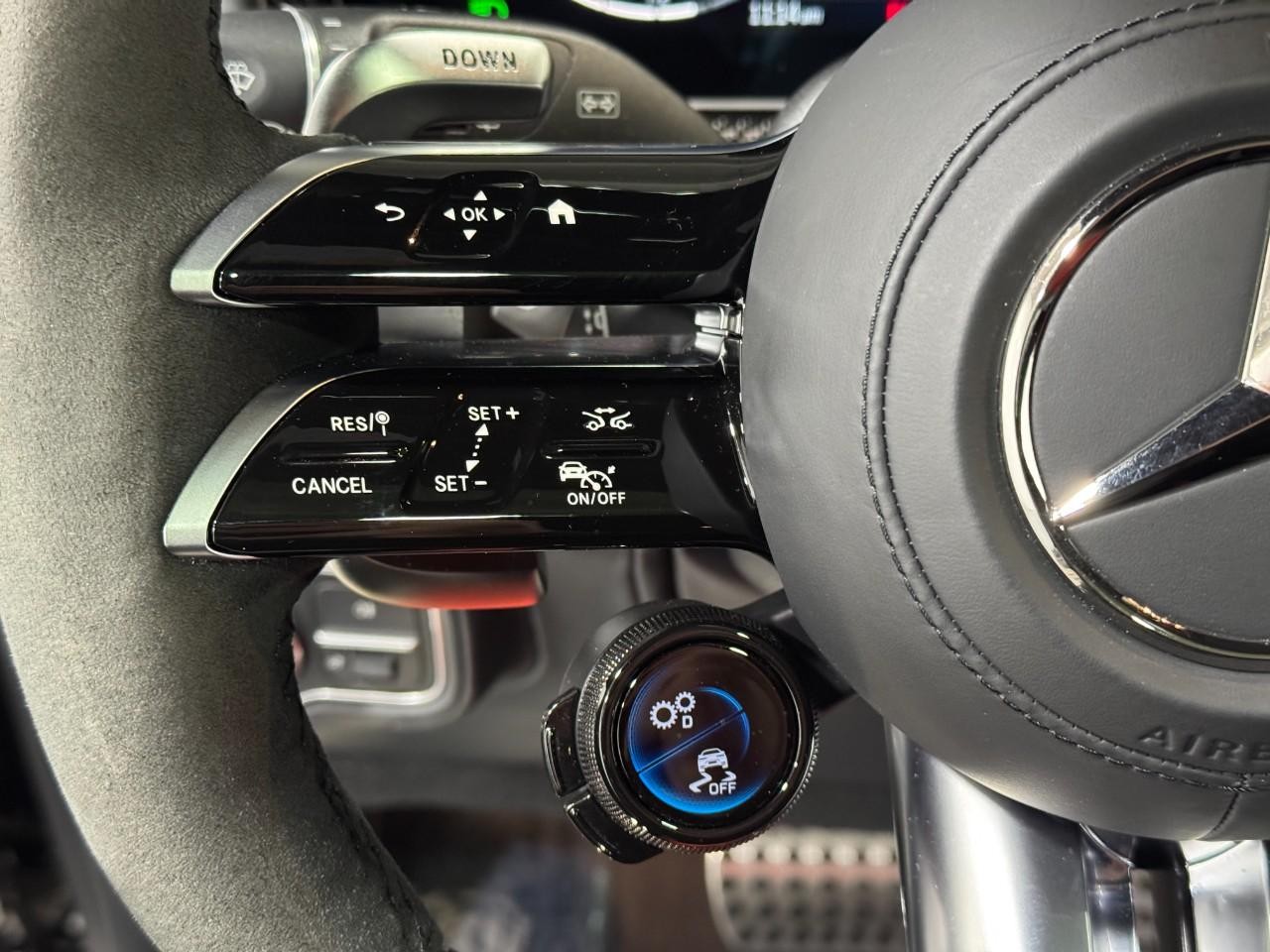 Mercedes-Benz G-Class Vehicle Full-screen Gallery Image 29