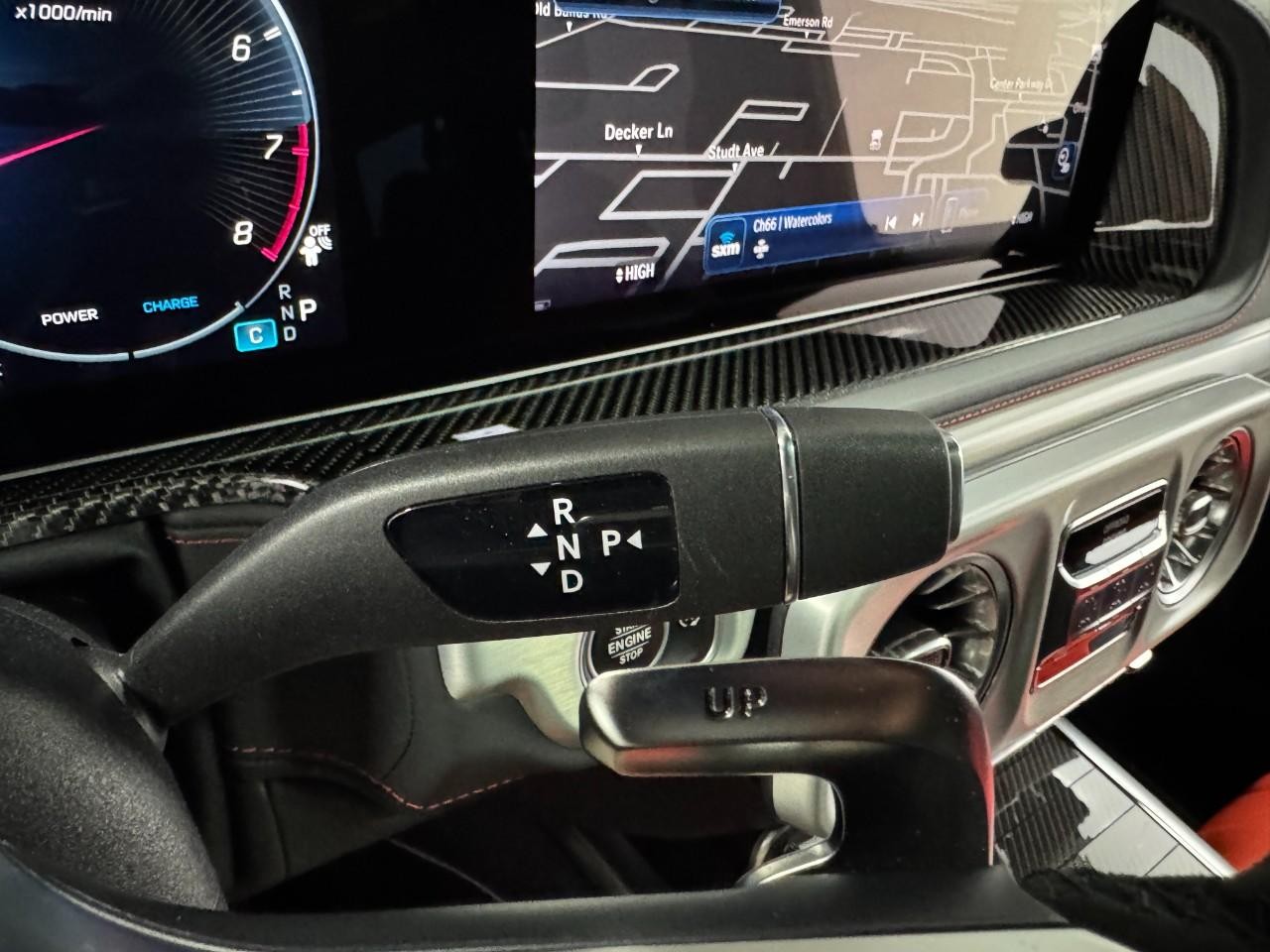 Mercedes-Benz G-Class Vehicle Full-screen Gallery Image 32