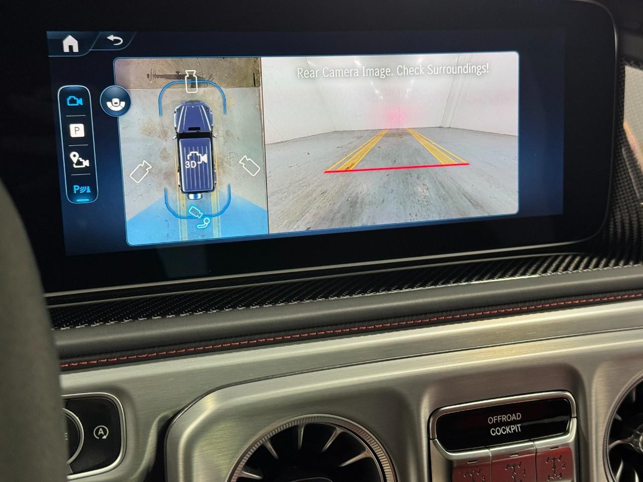 Mercedes-Benz G-Class Vehicle Full-screen Gallery Image 33