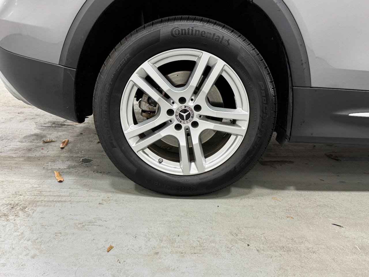 Mercedes-Benz GLB Vehicle Full-screen Gallery Image 5