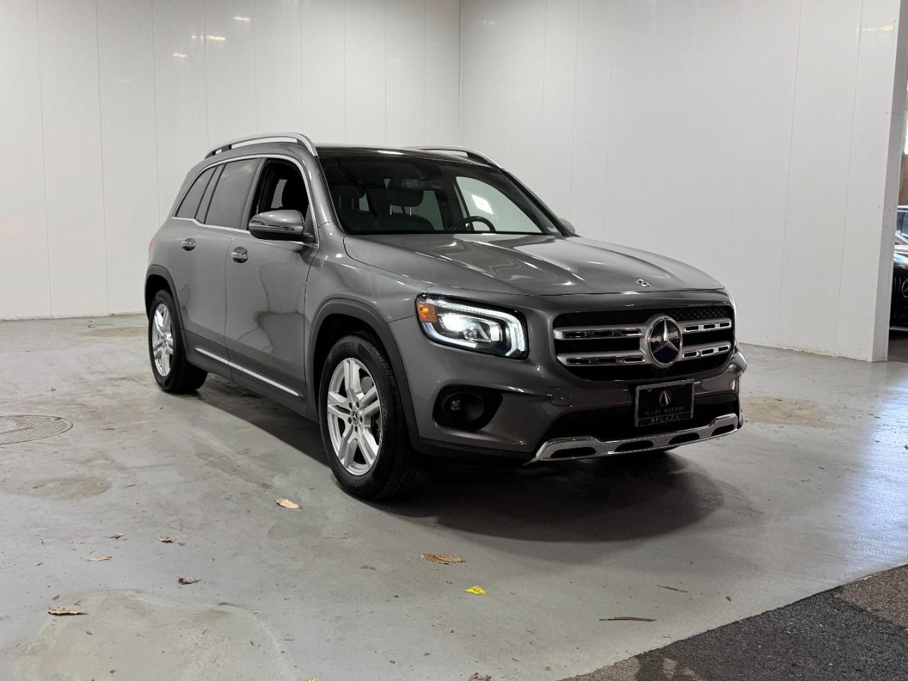 Mercedes-Benz GLB Vehicle Full-screen Gallery Image 6