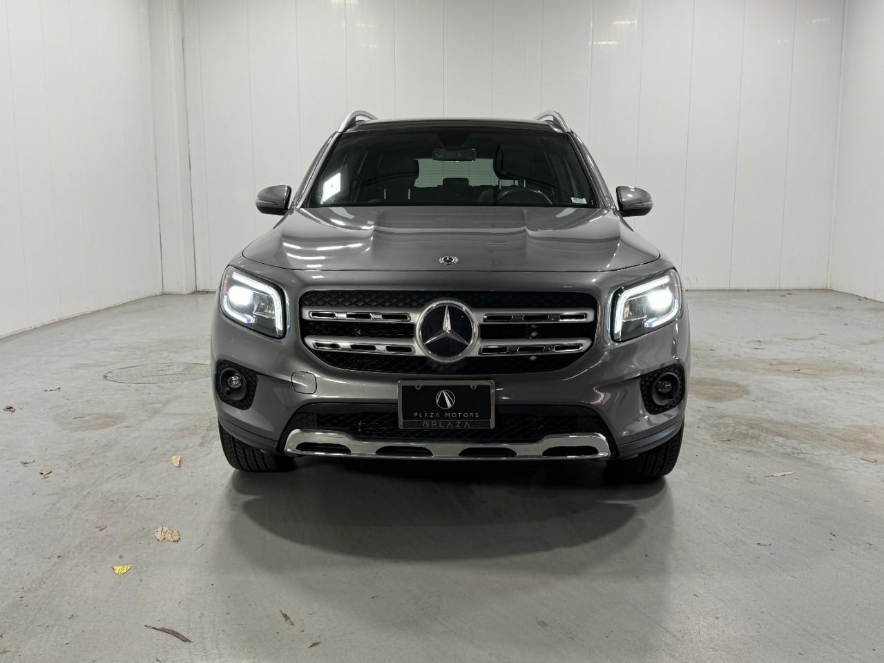 Mercedes-Benz GLB Vehicle Full-screen Gallery Image 7