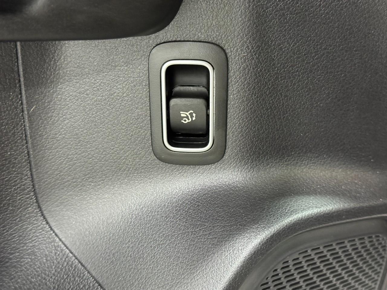 Mercedes-Benz GLB Vehicle Full-screen Gallery Image 27