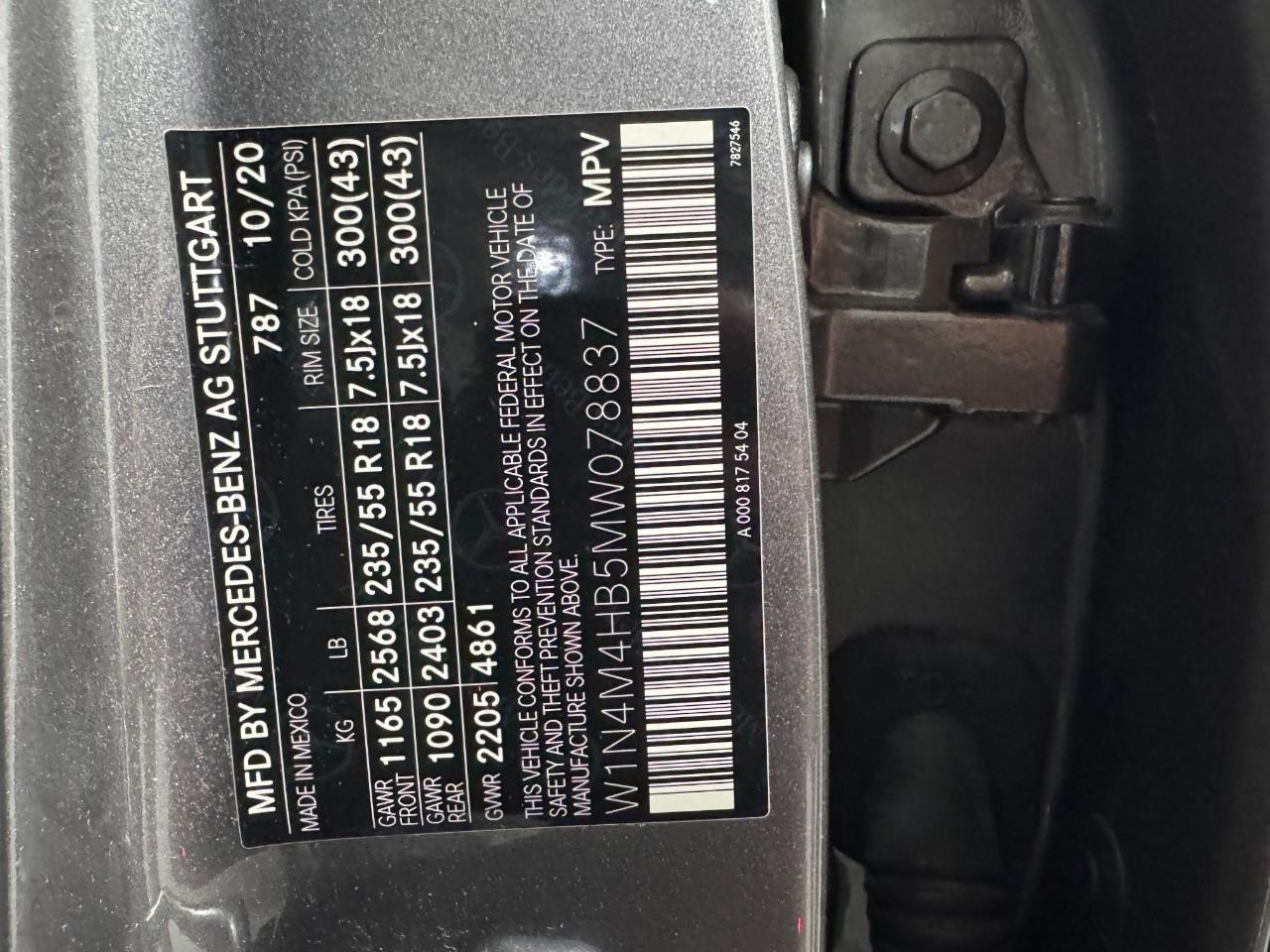 Mercedes-Benz GLB Vehicle Full-screen Gallery Image 37