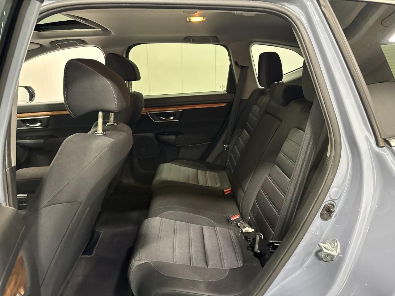 Honda CR-V Vehicle Full-screen Gallery Image 8