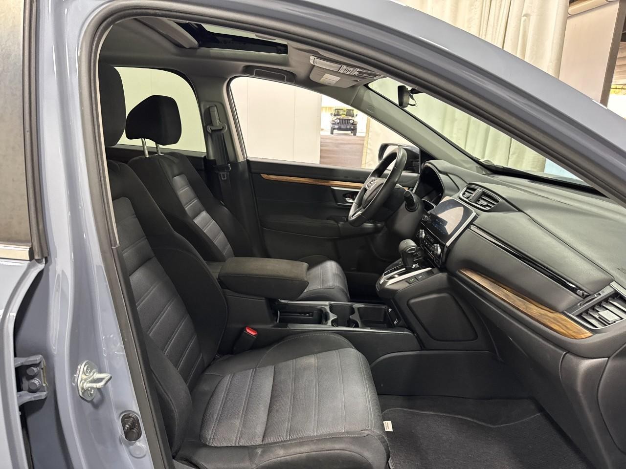 Honda CR-V Vehicle Full-screen Gallery Image 17