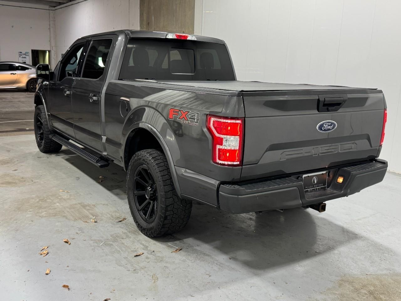 Ford F-150 Vehicle Full-screen Gallery Image 3