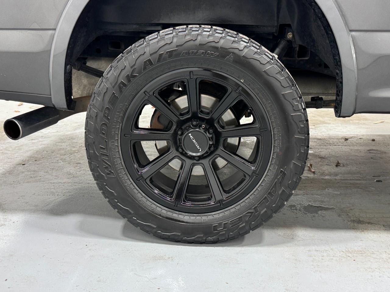 Ford F-150 Vehicle Full-screen Gallery Image 5