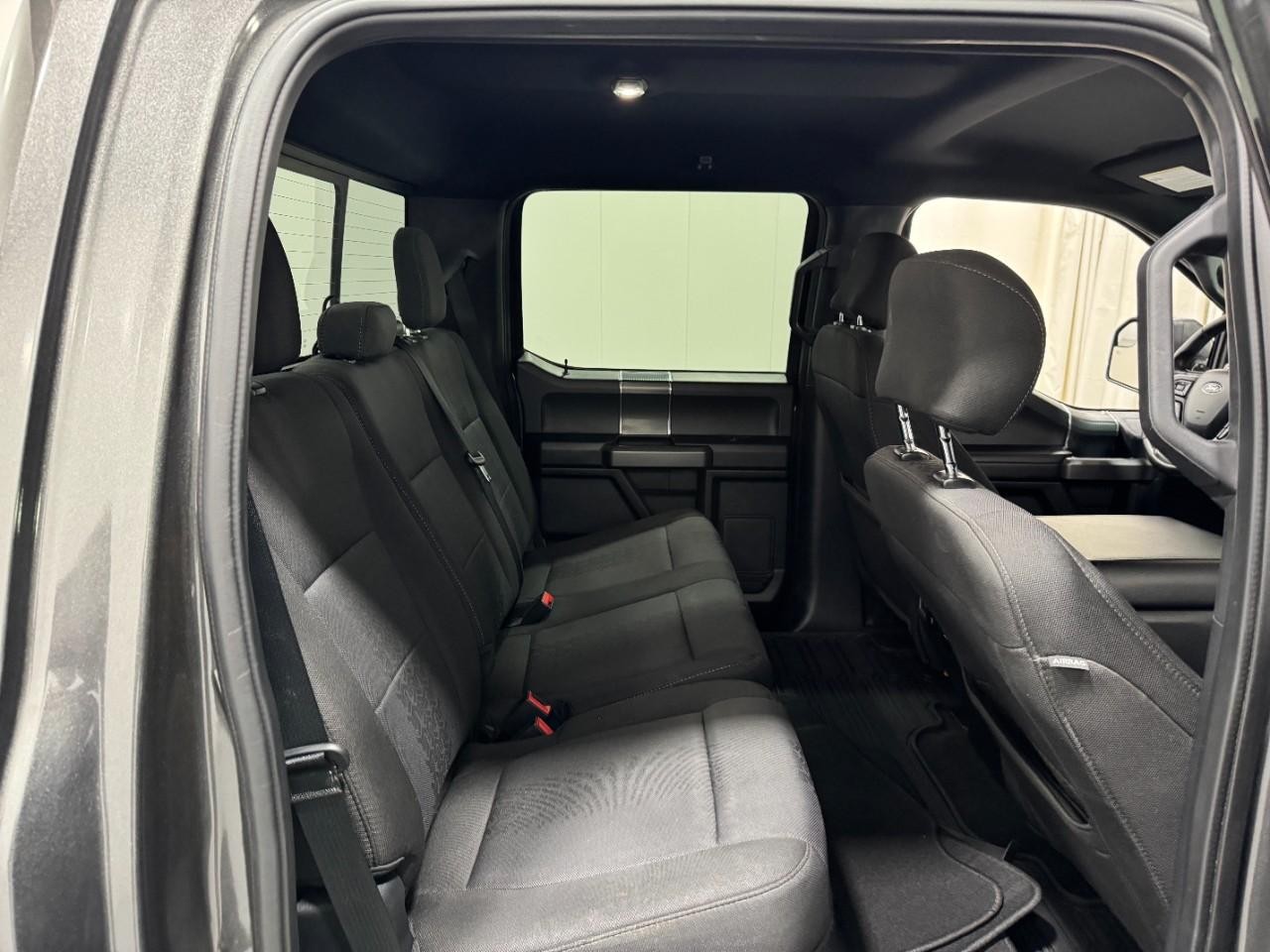 Ford F-150 Vehicle Full-screen Gallery Image 10