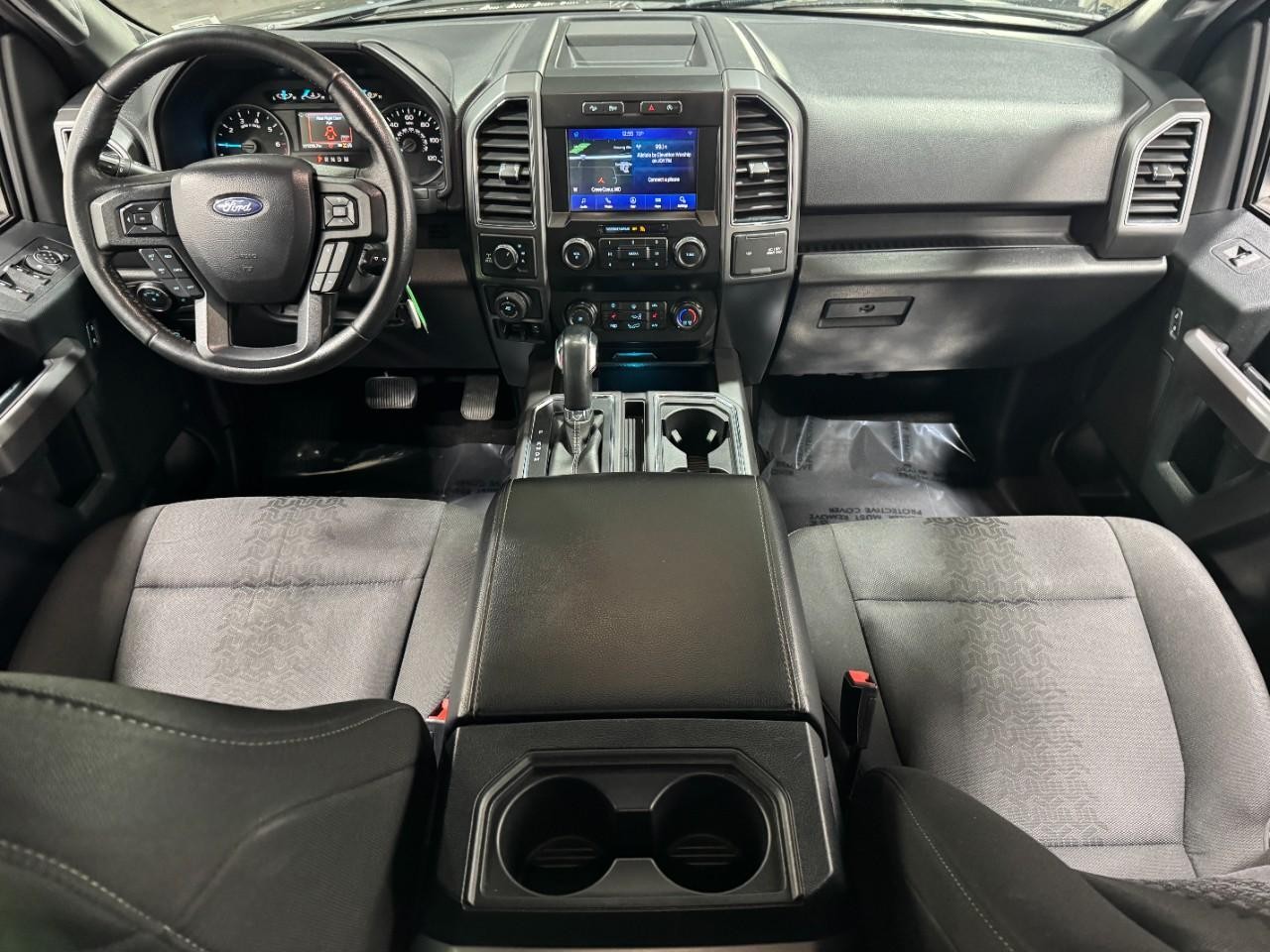 Ford F-150 Vehicle Full-screen Gallery Image 11