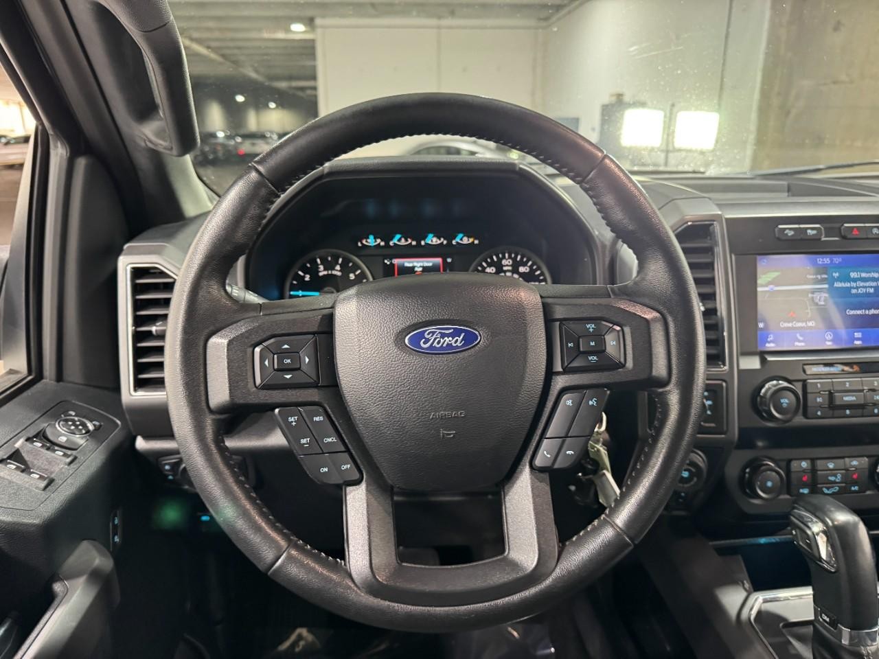 Ford F-150 Vehicle Full-screen Gallery Image 12