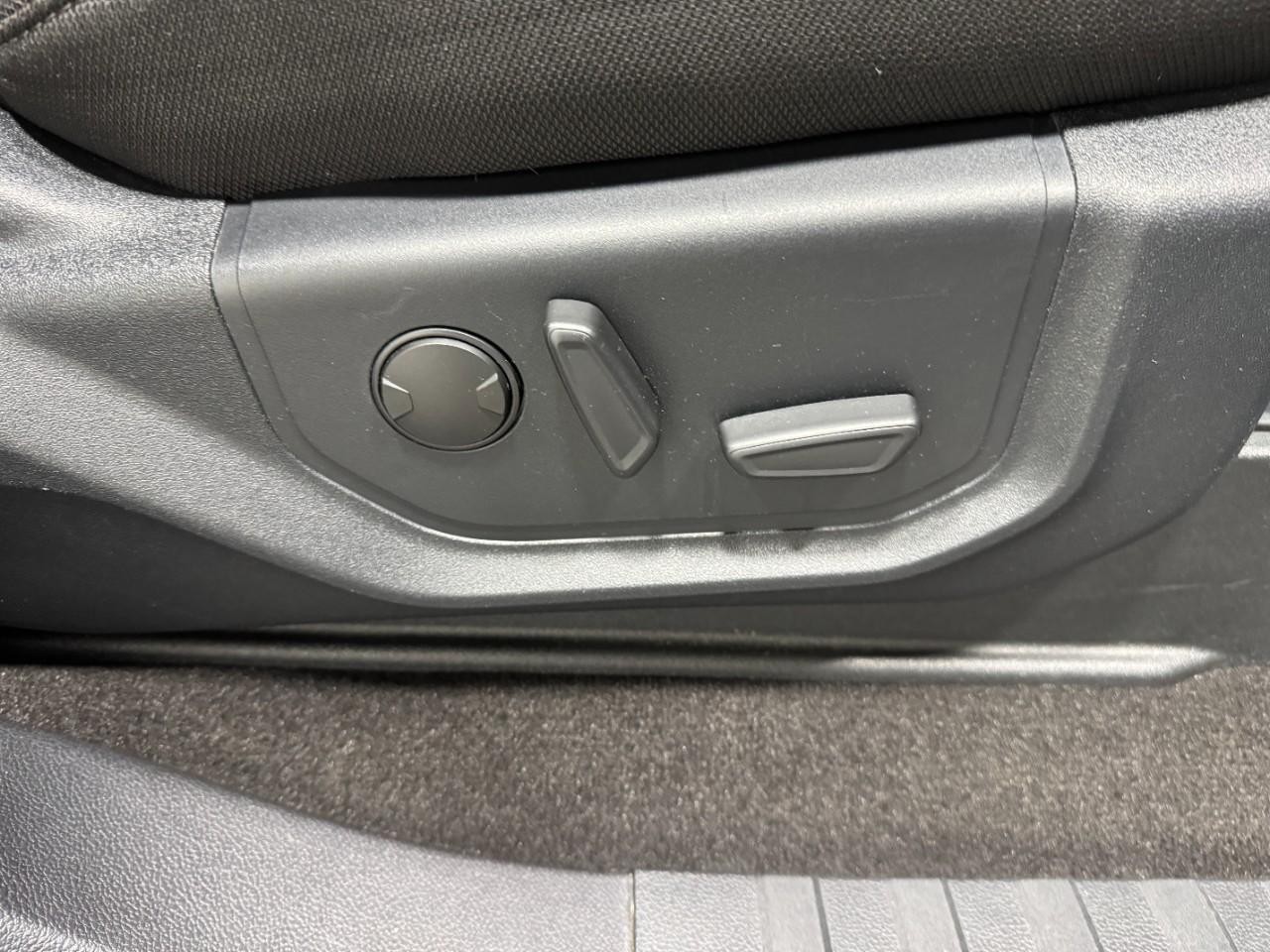 Ford F-150 Vehicle Full-screen Gallery Image 19