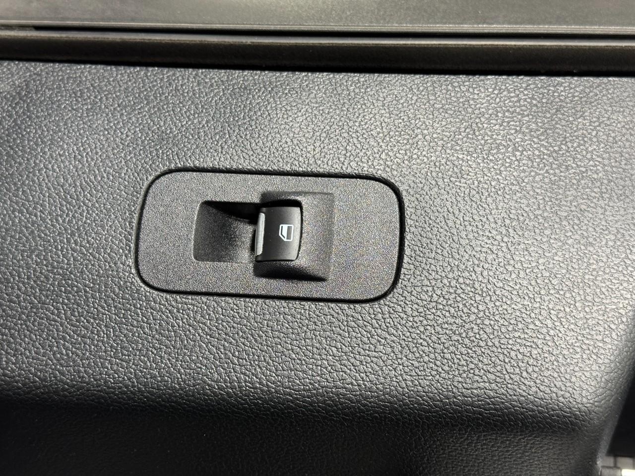 Ford F-150 Vehicle Full-screen Gallery Image 20