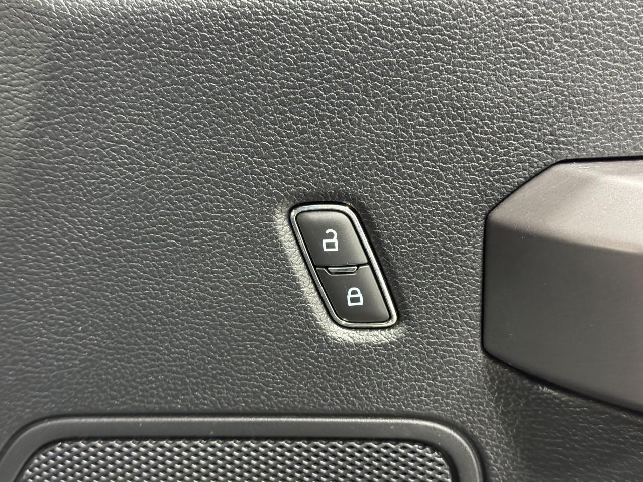 Ford F-150 Vehicle Full-screen Gallery Image 21