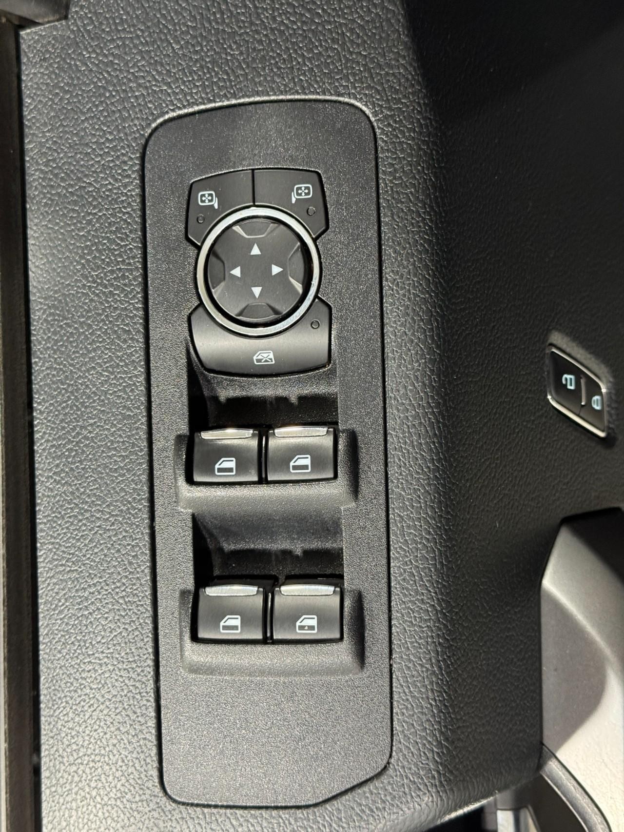 Ford F-150 Vehicle Full-screen Gallery Image 22