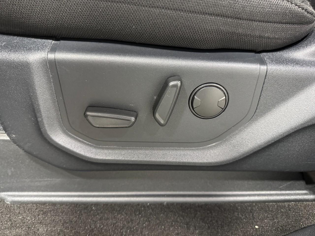 Ford F-150 Vehicle Full-screen Gallery Image 26