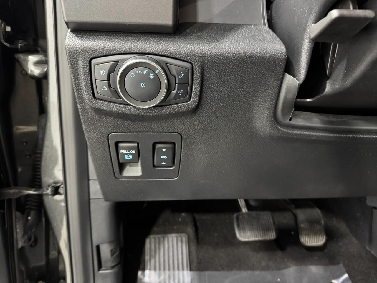 Ford F-150 Vehicle Full-screen Gallery Image 27