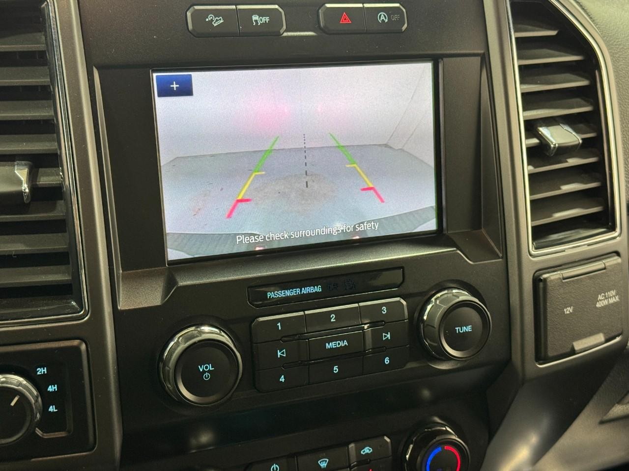 Ford F-150 Vehicle Full-screen Gallery Image 31