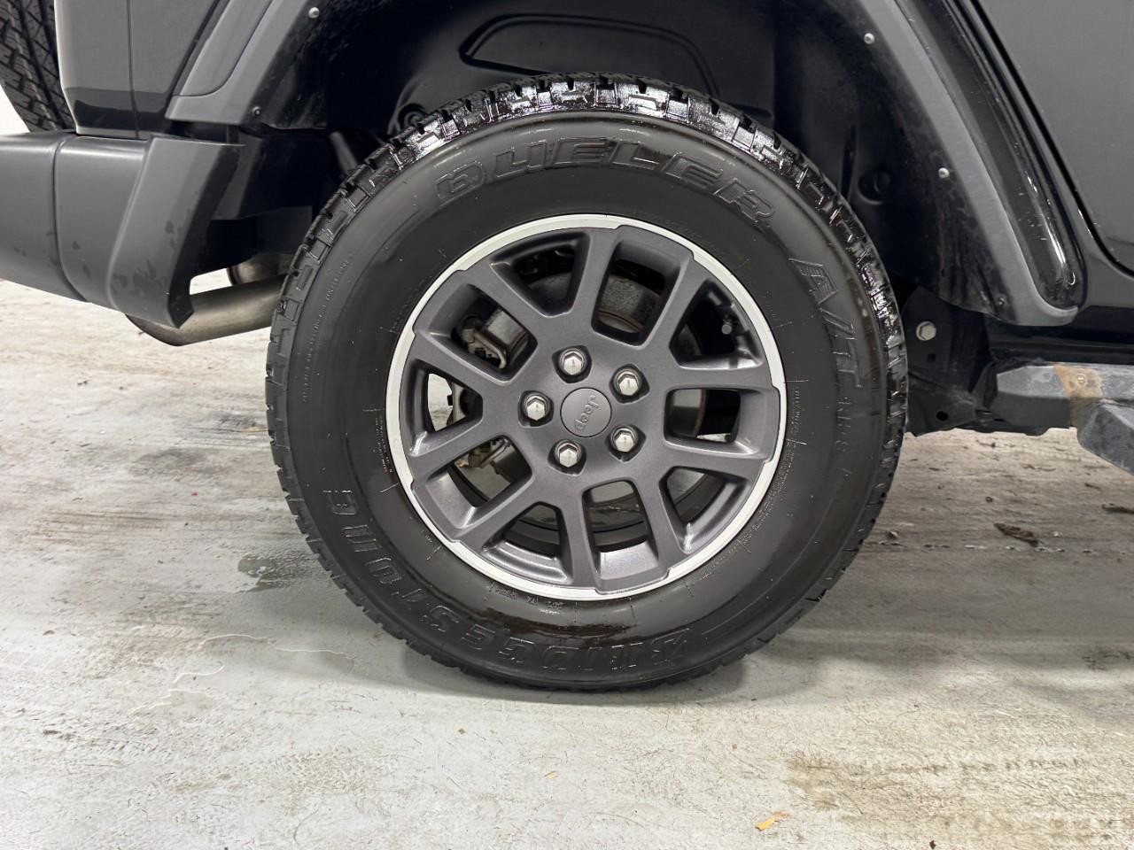 Jeep Wrangler Vehicle Full-screen Gallery Image 5