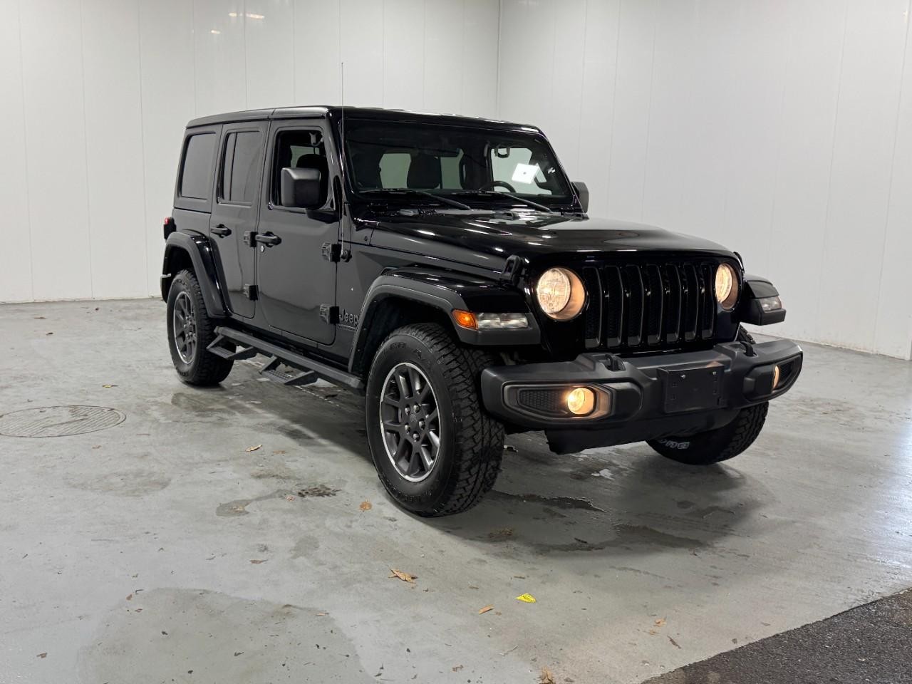 Jeep Wrangler Vehicle Full-screen Gallery Image 6