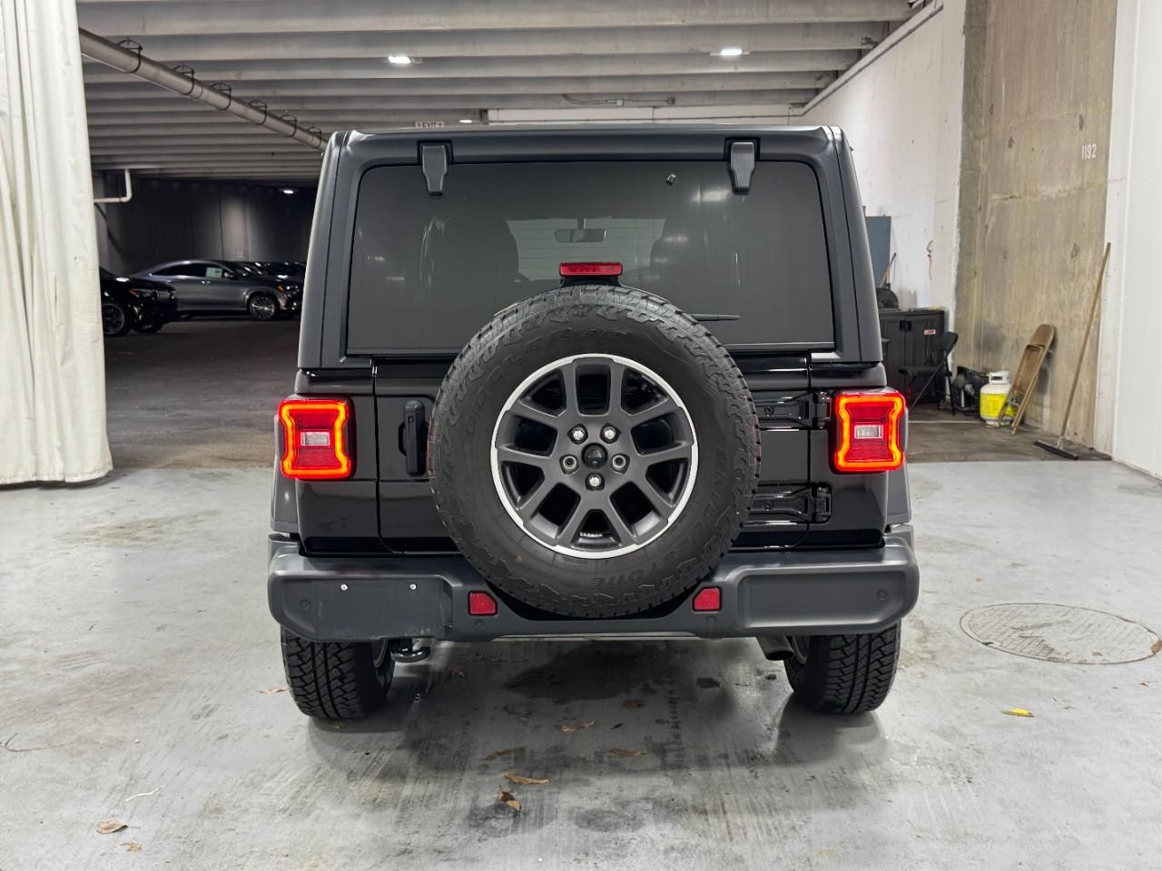 Jeep Wrangler Vehicle Full-screen Gallery Image 9