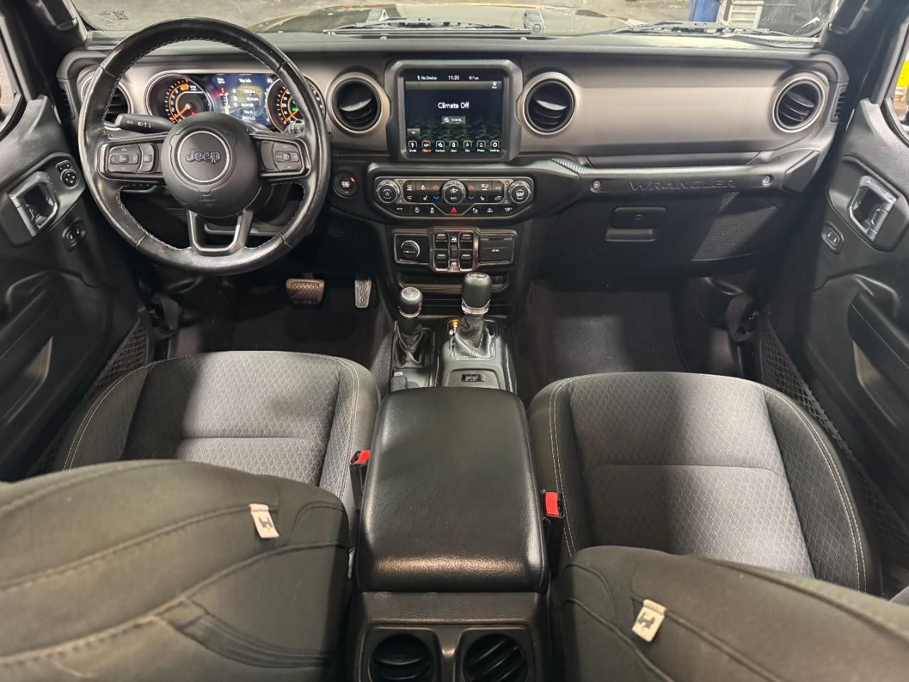 Jeep Wrangler Vehicle Full-screen Gallery Image 11