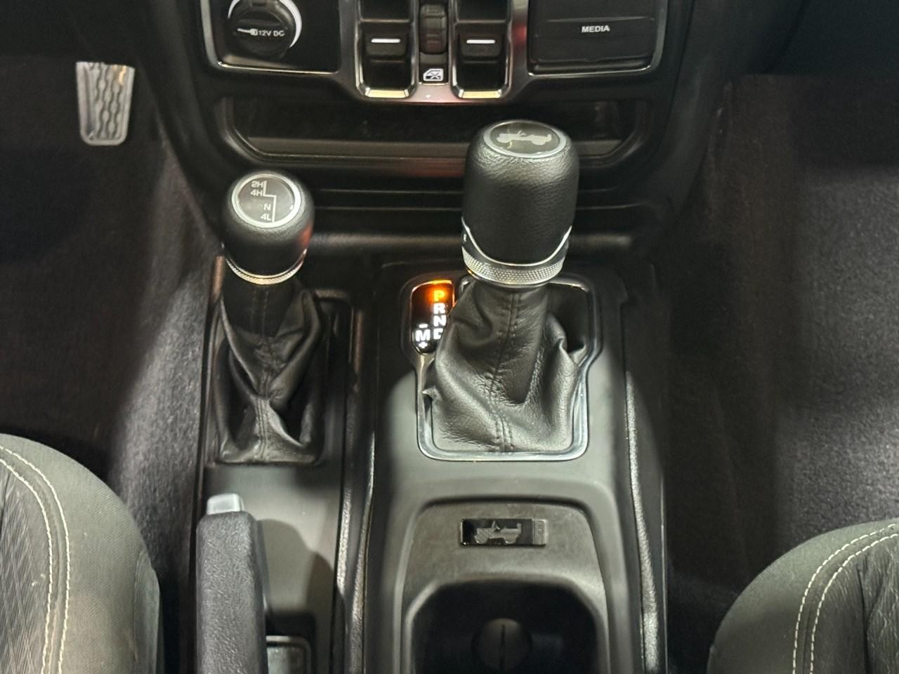 Jeep Wrangler Vehicle Full-screen Gallery Image 15