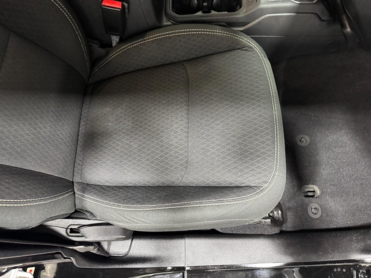 Jeep Wrangler Vehicle Full-screen Gallery Image 18