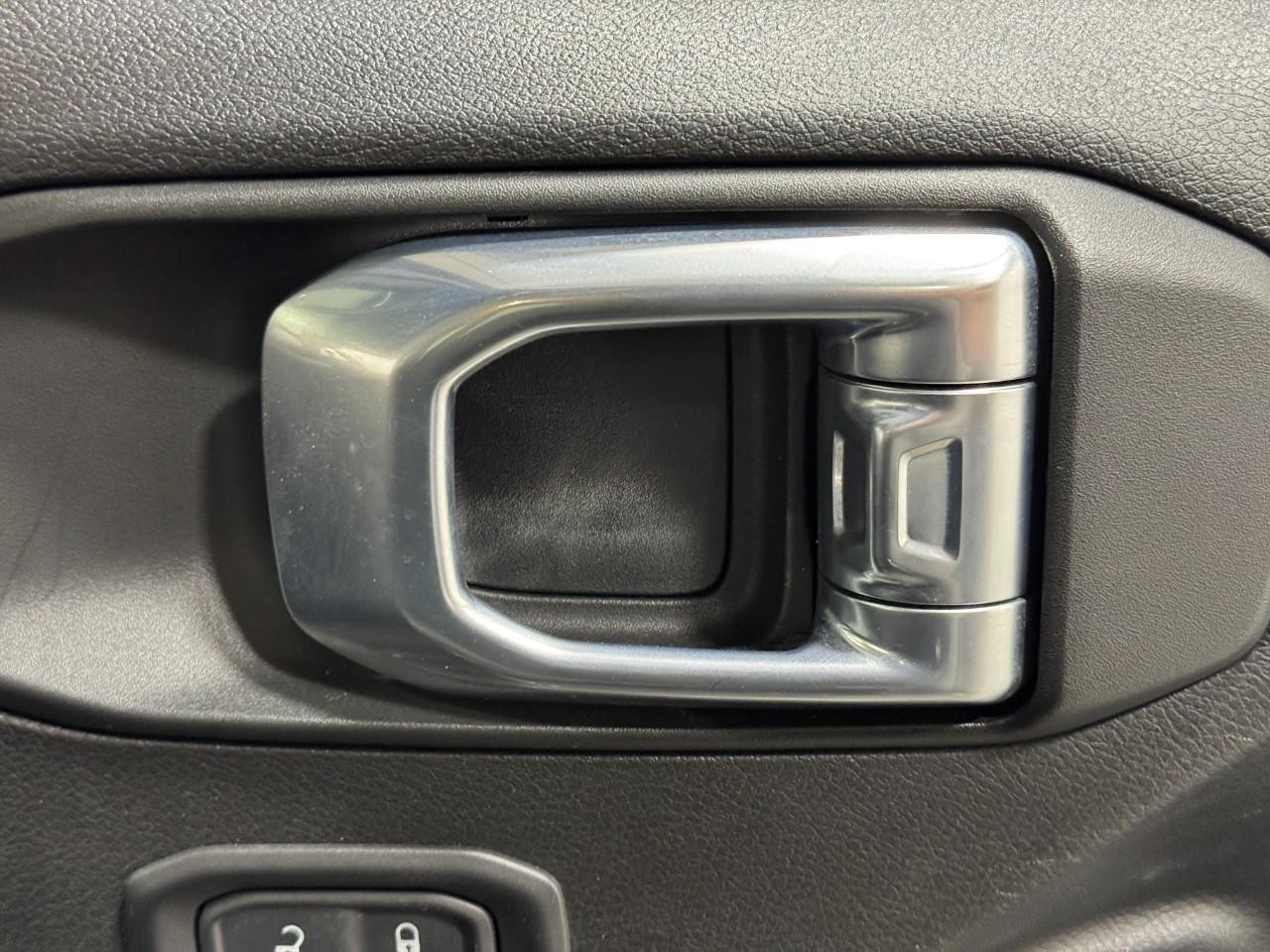 Jeep Wrangler Vehicle Full-screen Gallery Image 19