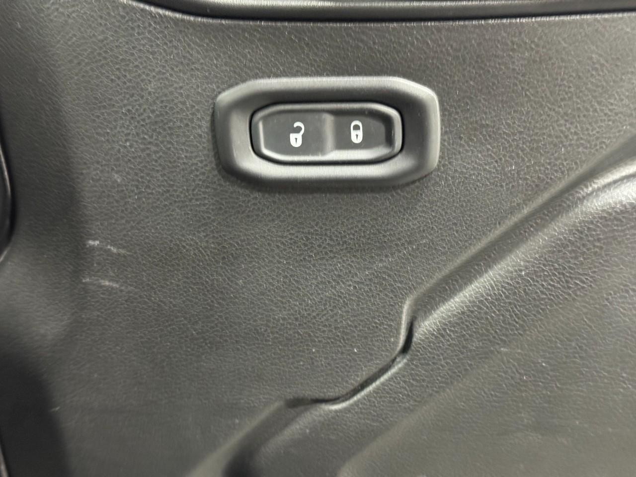 Jeep Wrangler Vehicle Full-screen Gallery Image 20