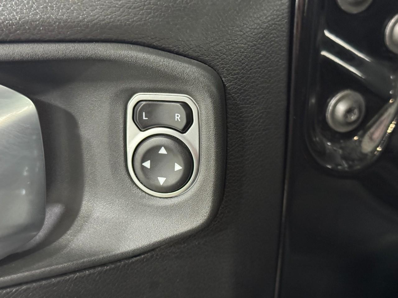 Jeep Wrangler Vehicle Full-screen Gallery Image 21