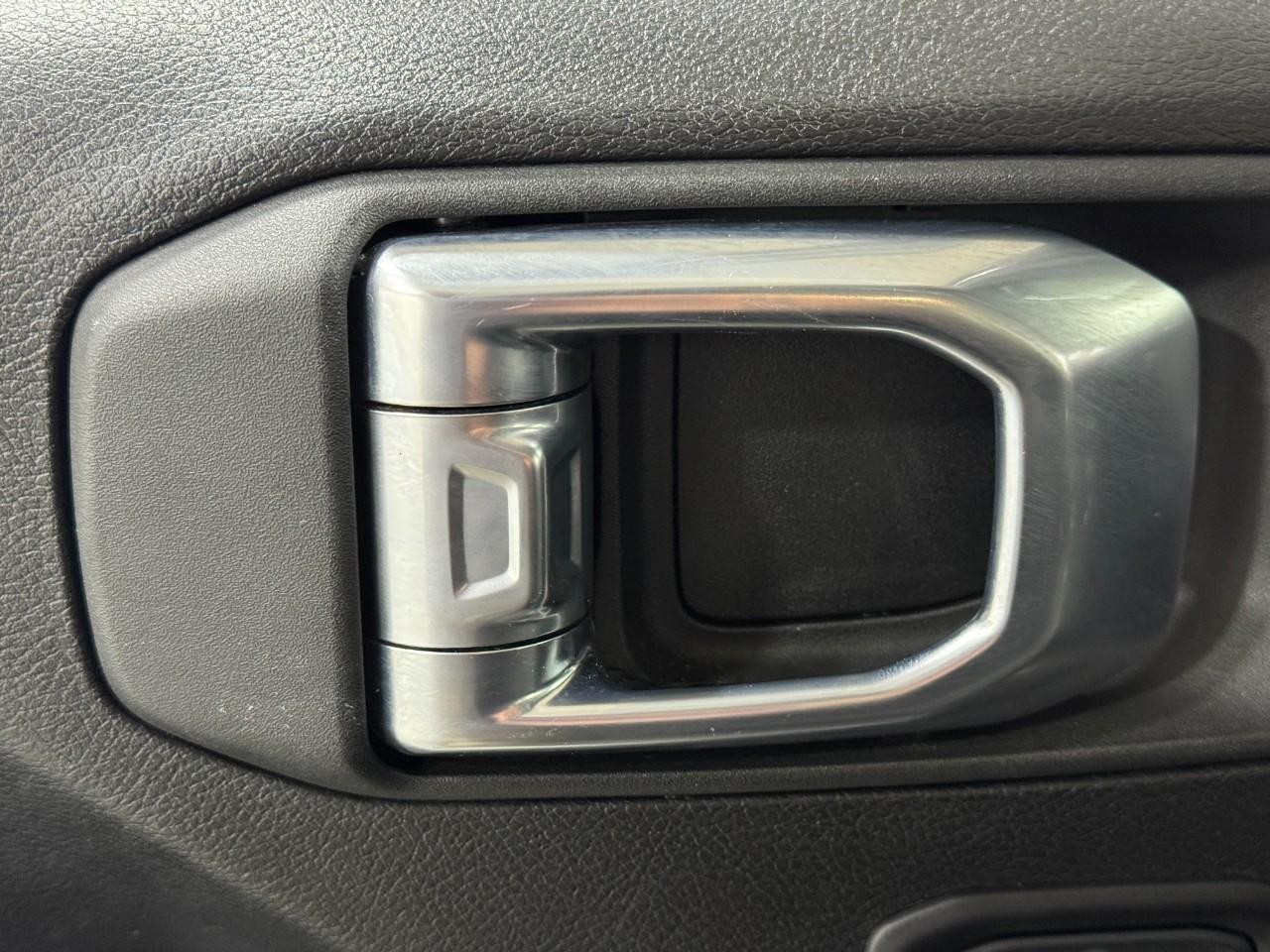 Jeep Wrangler Vehicle Full-screen Gallery Image 22